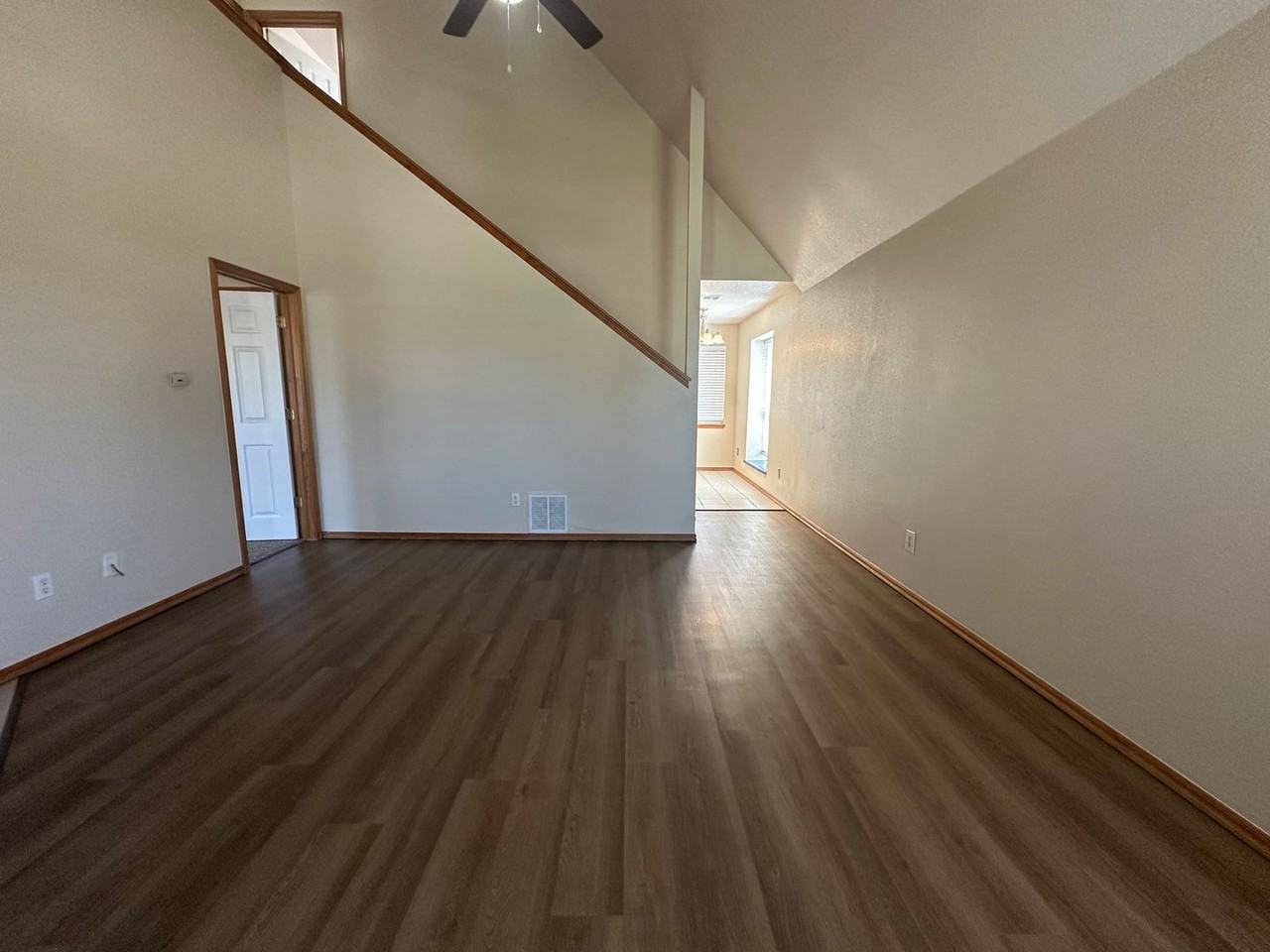 1427 Sw 23rd St - Photo 4 of 32