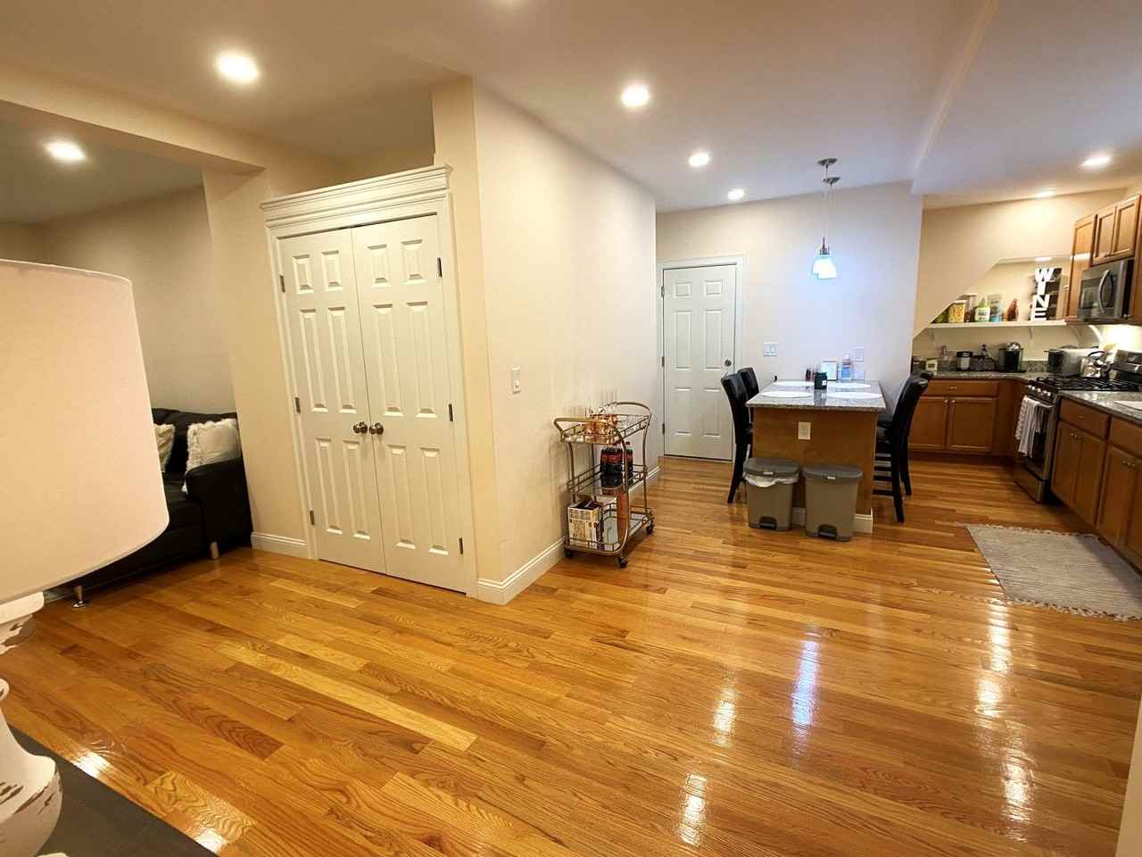 66 Temple St - Photo 2 of 28