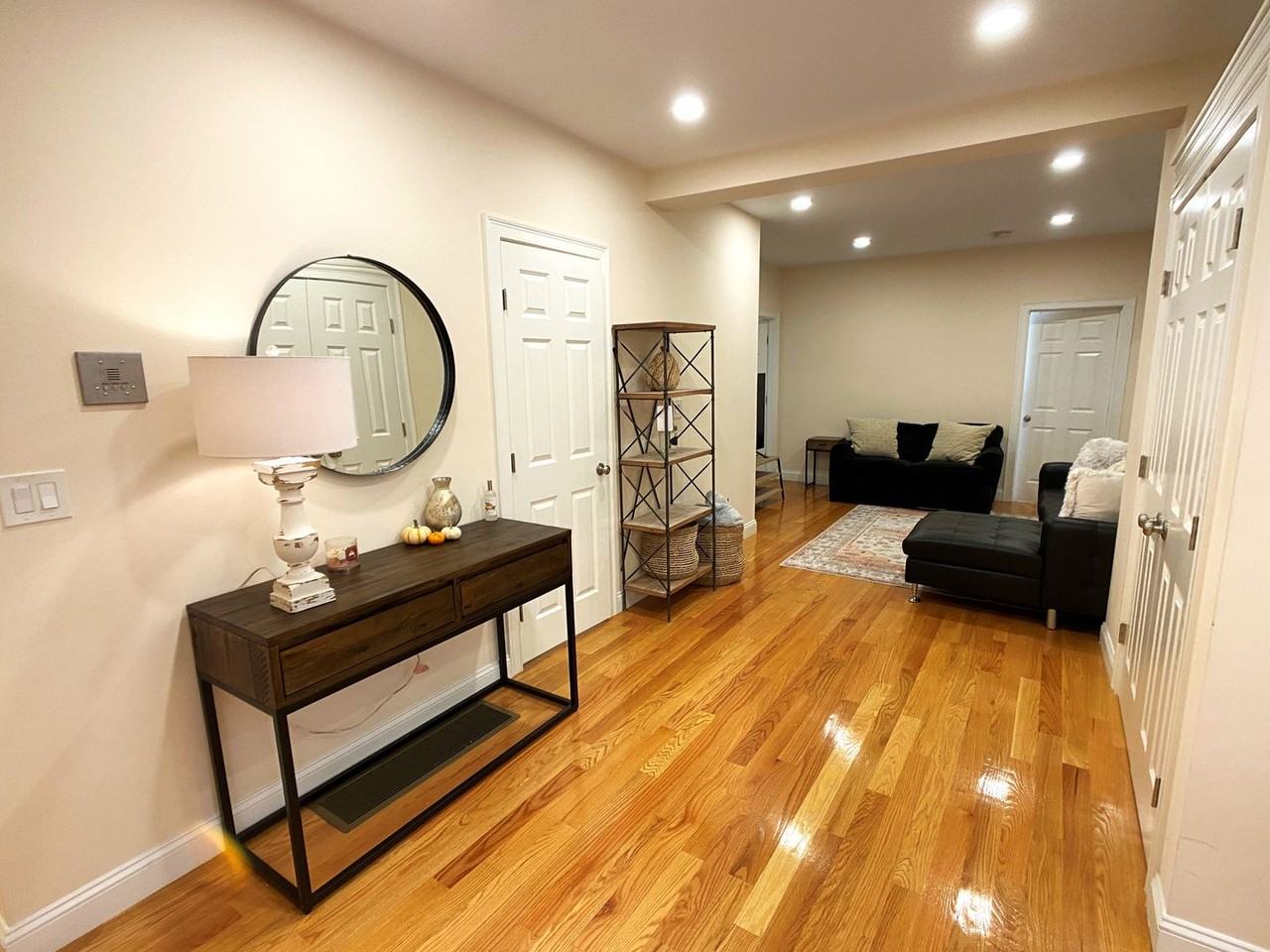66 Temple St - Photo 4 of 28