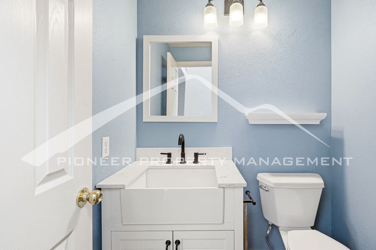 2309 Flagstaff Dr - Photo 3 of 35