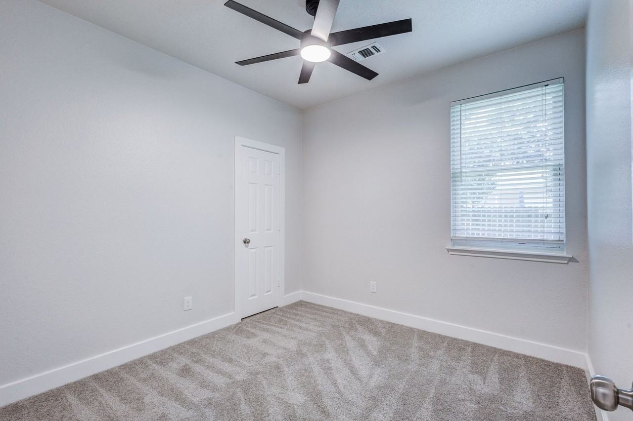 3948 Overlake Dr - Photo 6 of 10