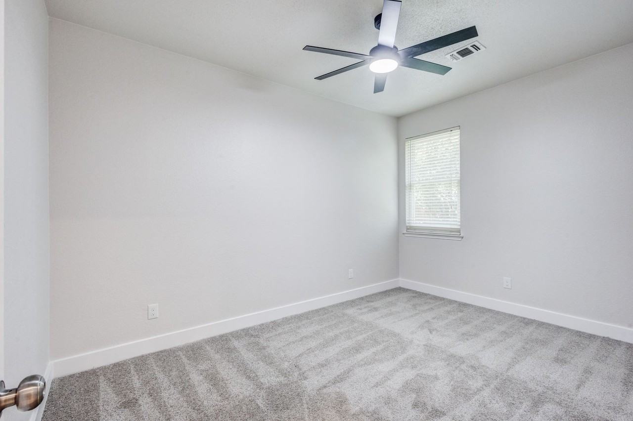 3948 Overlake Dr - Photo 7 of 10