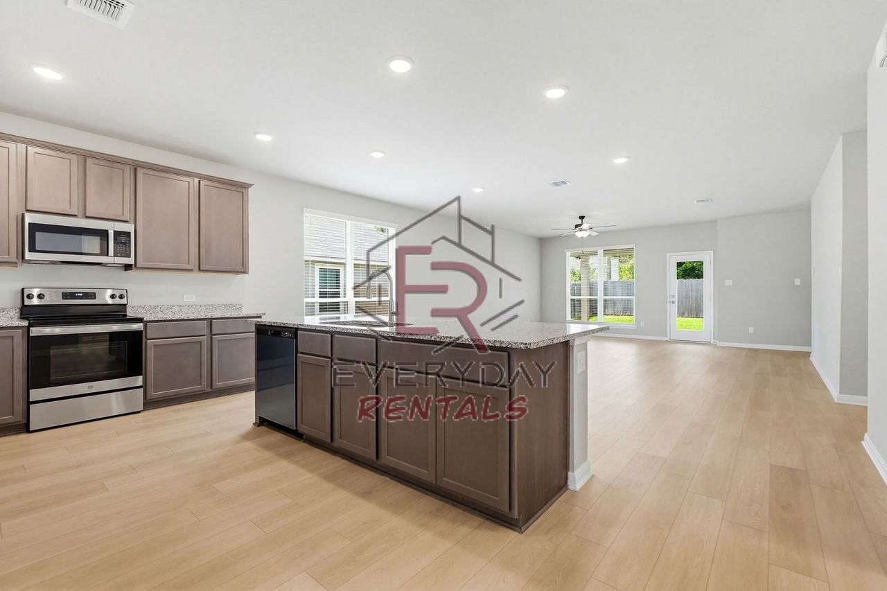 1517 Dryden Ave - Photo 3 of 15