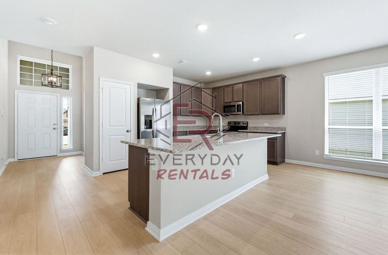 1517 Dryden Ave - Photo 4 of 15