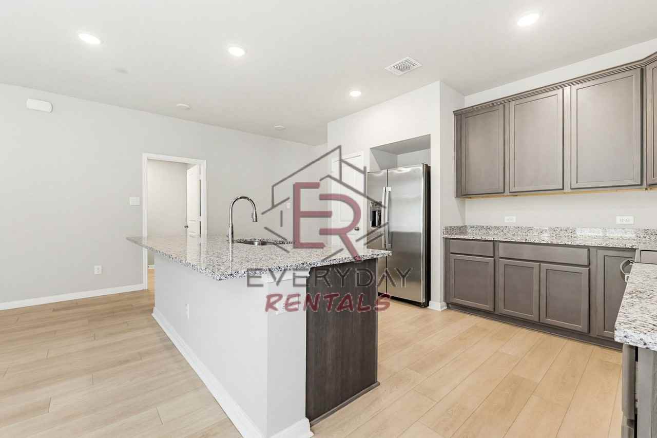 1517 Dryden Ave - Photo 5 of 15