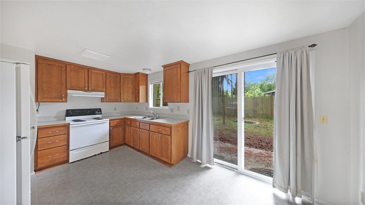 2528 Libbey Rd - Photo 3 of 9