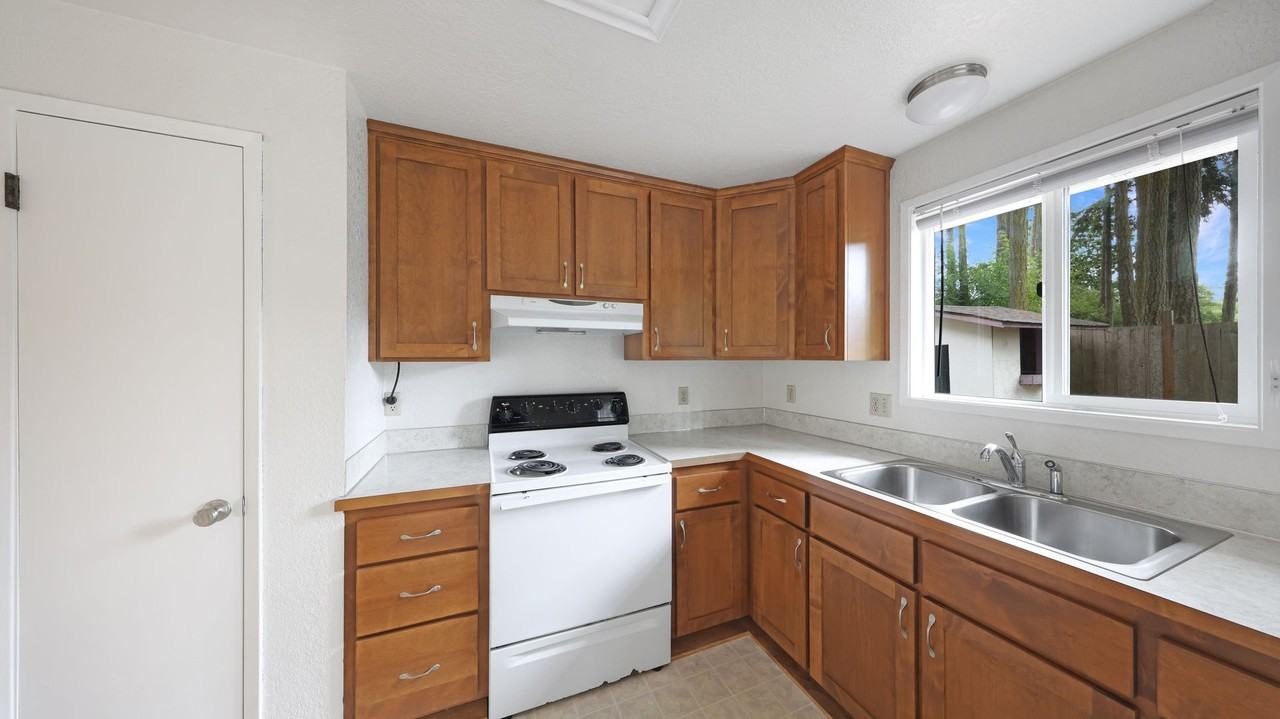 2528 Libbey Rd - Photo 4 of 9