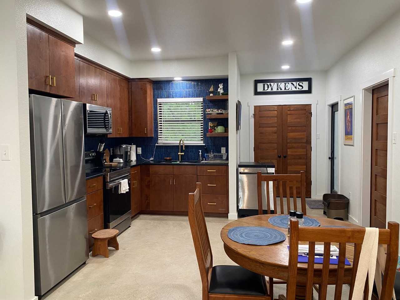 13172 Harbor Dr - Photo 4 of 17