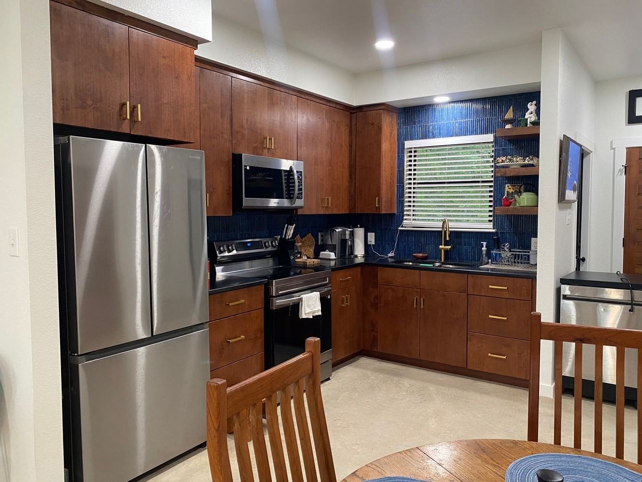 13172 Harbor Dr - Photo 5 of 17