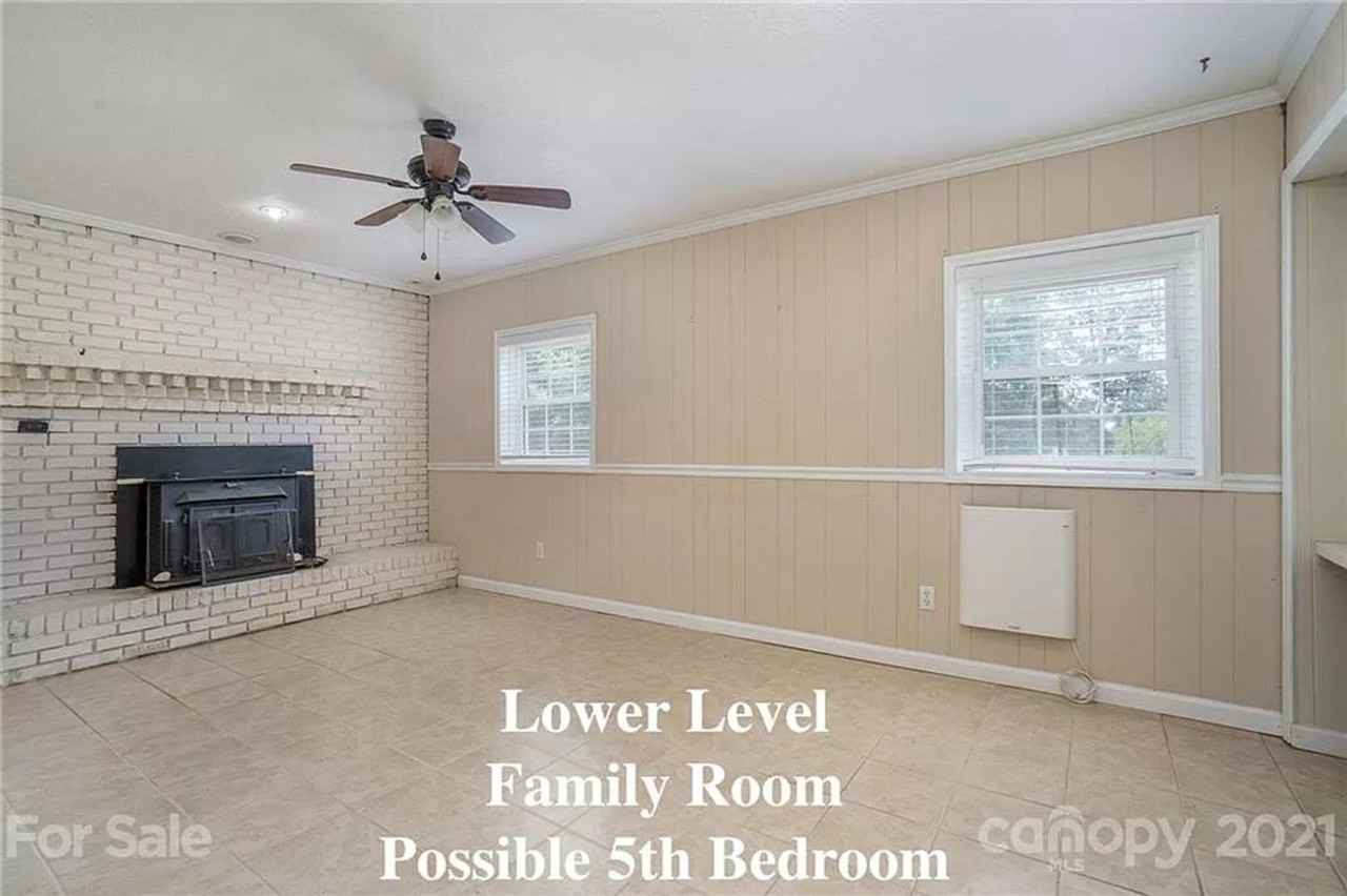 3111 Mocking Bird Ln - Photo 3 of 11