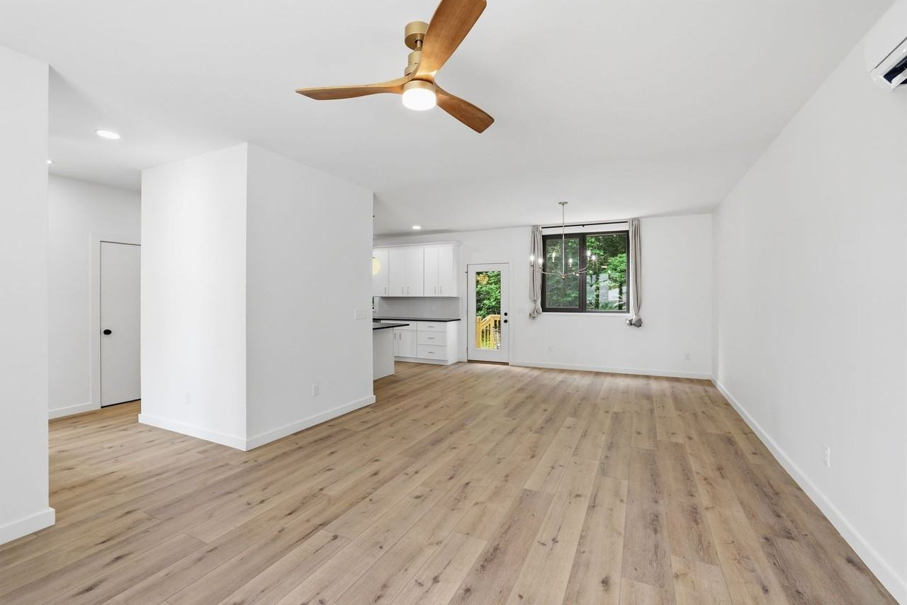 427 Ankara Ct - Photo 7 of 26