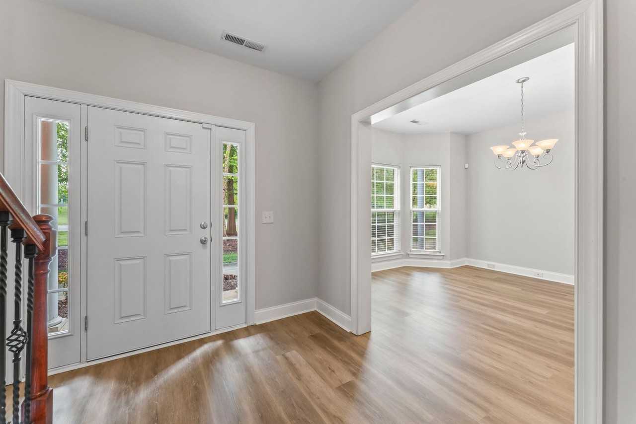 823 General Cabot Ct - Photo 3 of 34
