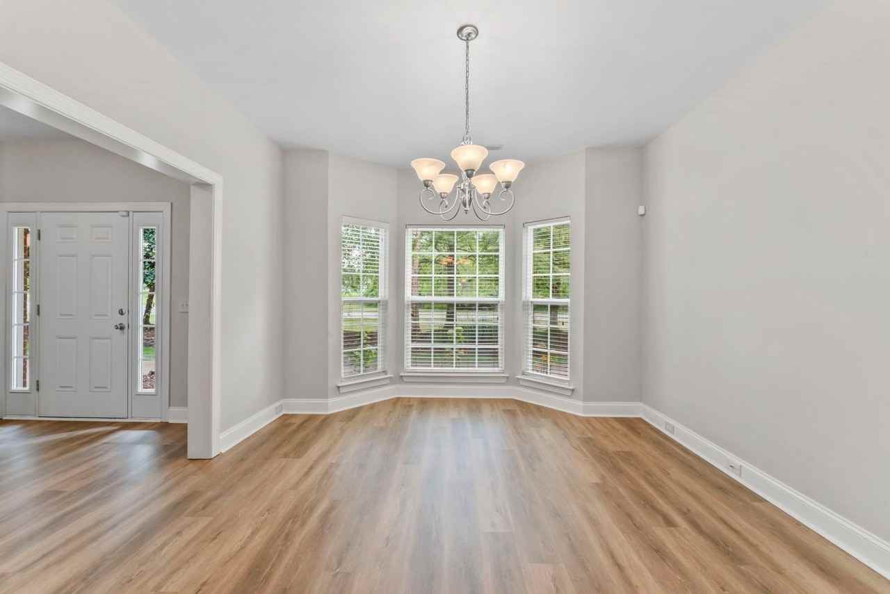823 General Cabot Ct - Photo 4 of 34