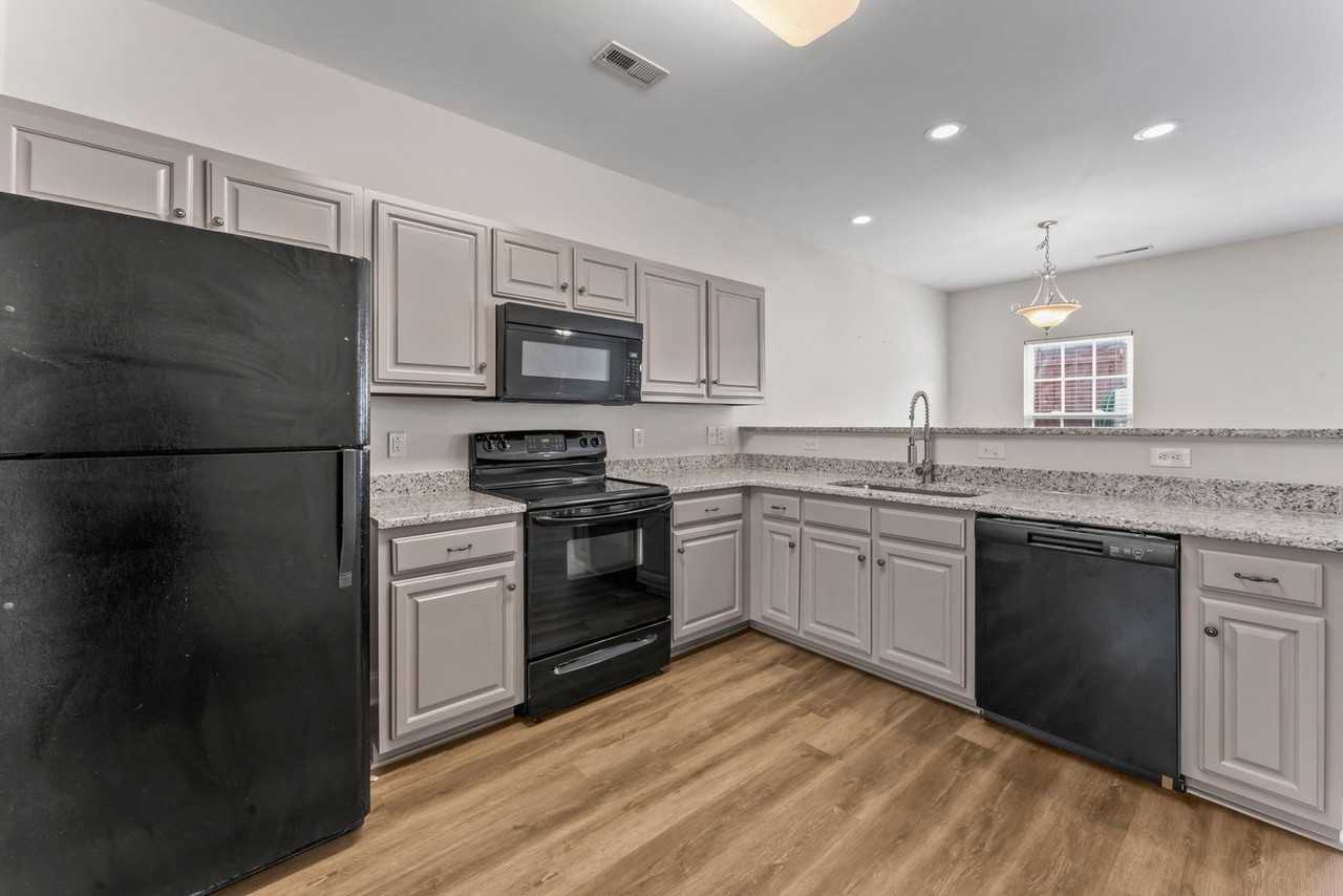 823 General Cabot Ct - Photo 6 of 34