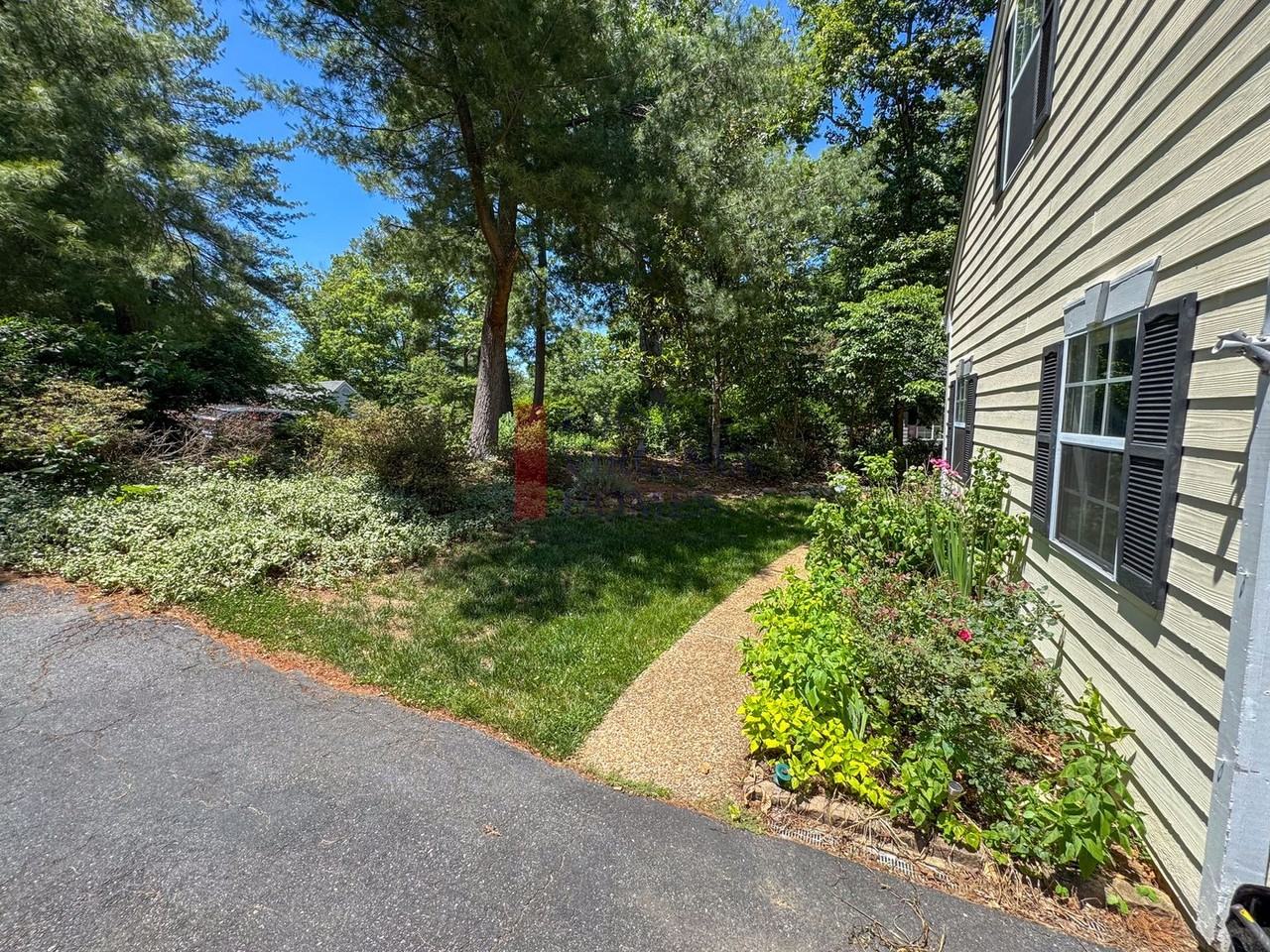 202 Blackthorn Ln - Photo 3 of 16
