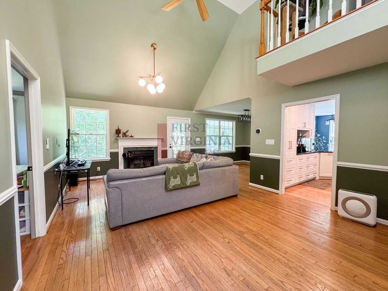 202 Blackthorn Ln - Photo 5 of 16