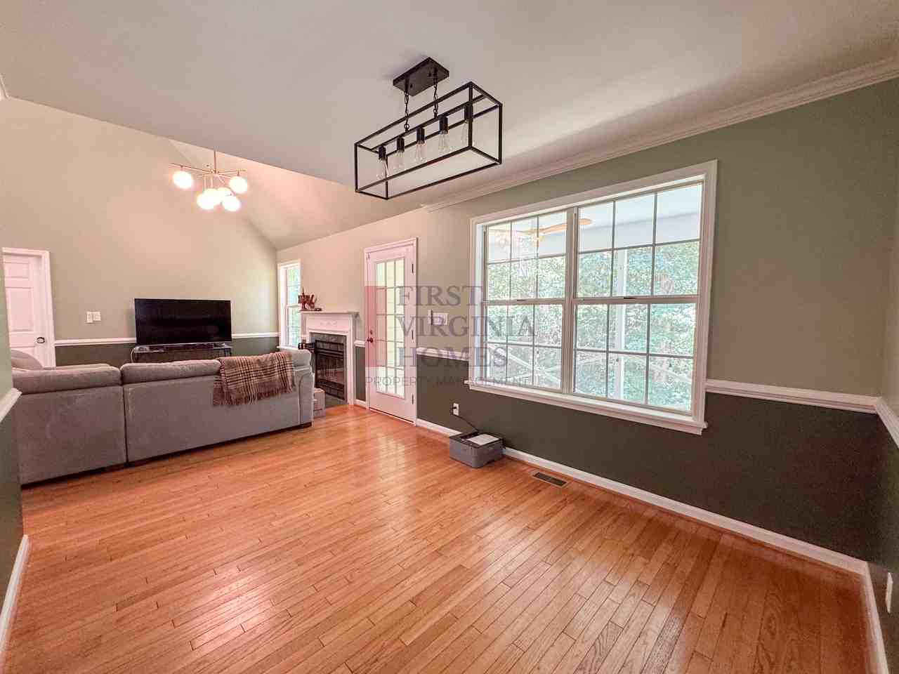 202 Blackthorn Ln - Photo 7 of 16