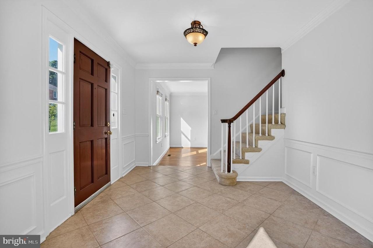 7705 Zulima Ct - Photo 7 of 34