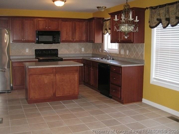 91 Union Cir - Photo 3 of 14