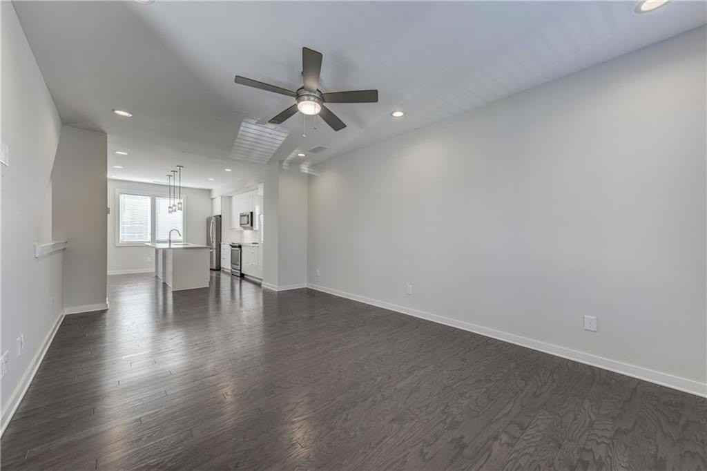 415 Gartrell St Se #7 - Photo 3 of 44