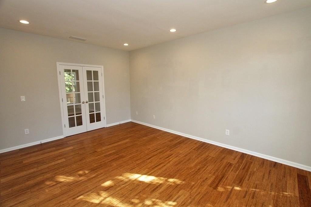 5057 Bethpage Dr - Photo 4 of 34