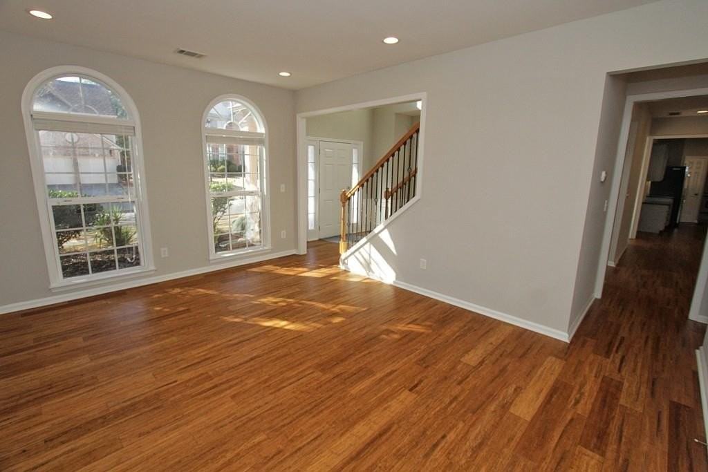 5057 Bethpage Dr - Photo 5 of 34
