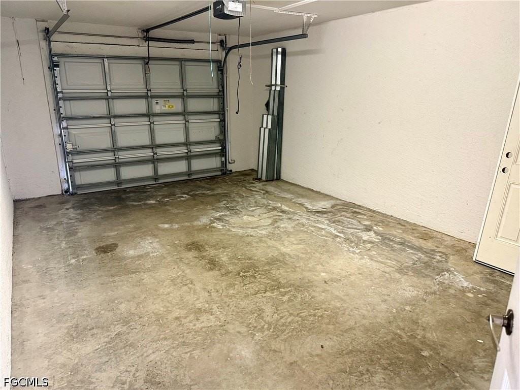 544 Se 7th St - Photo 4 of 16