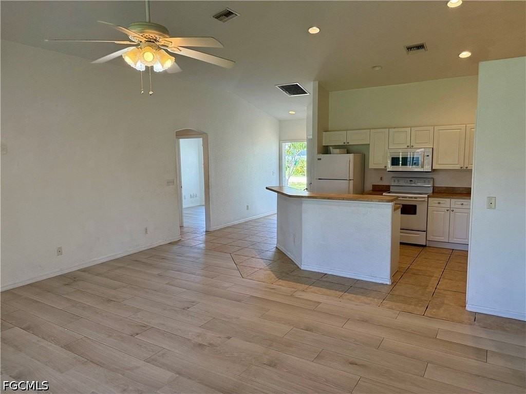 544 Se 7th St - Photo 5 of 16