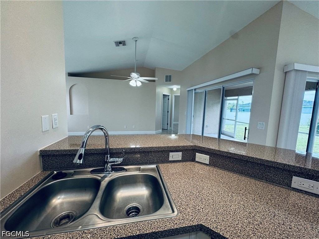 1140 Nw 1st Ave - Photo 7 of 28