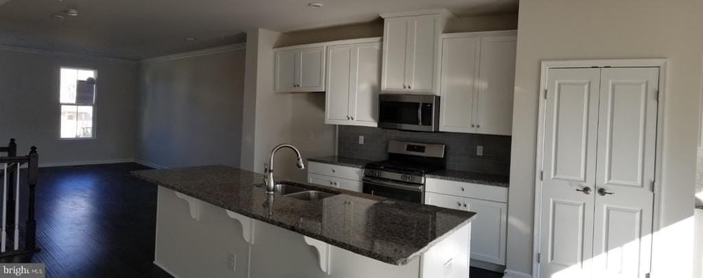 504 Holywell Dr - Photo 3 of 12