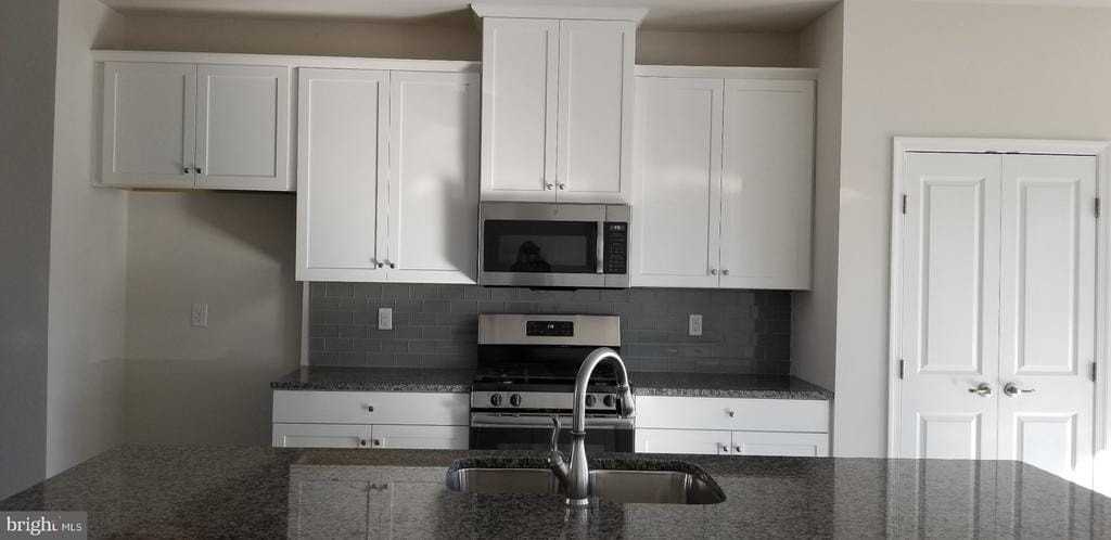 504 Holywell Dr - Photo 4 of 12