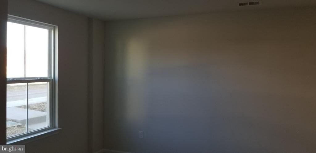 504 Holywell Dr - Photo 5 of 12