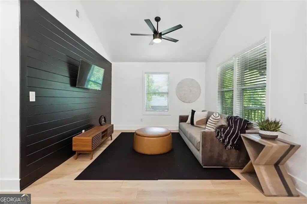 725 Alta Pl Nw - Photo 3 of 25