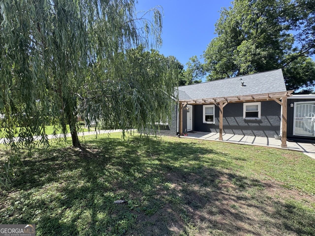 2450 Lynn Iris Dr - Photo 2 of 15