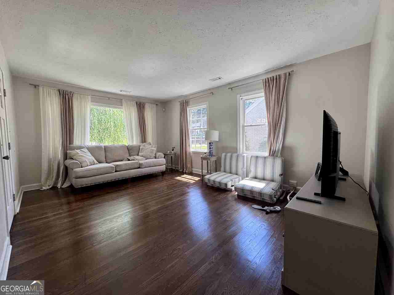 2450 Lynn Iris Dr - Photo 4 of 15