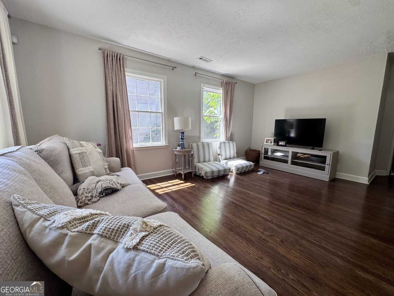 2450 Lynn Iris Dr - Photo 5 of 15