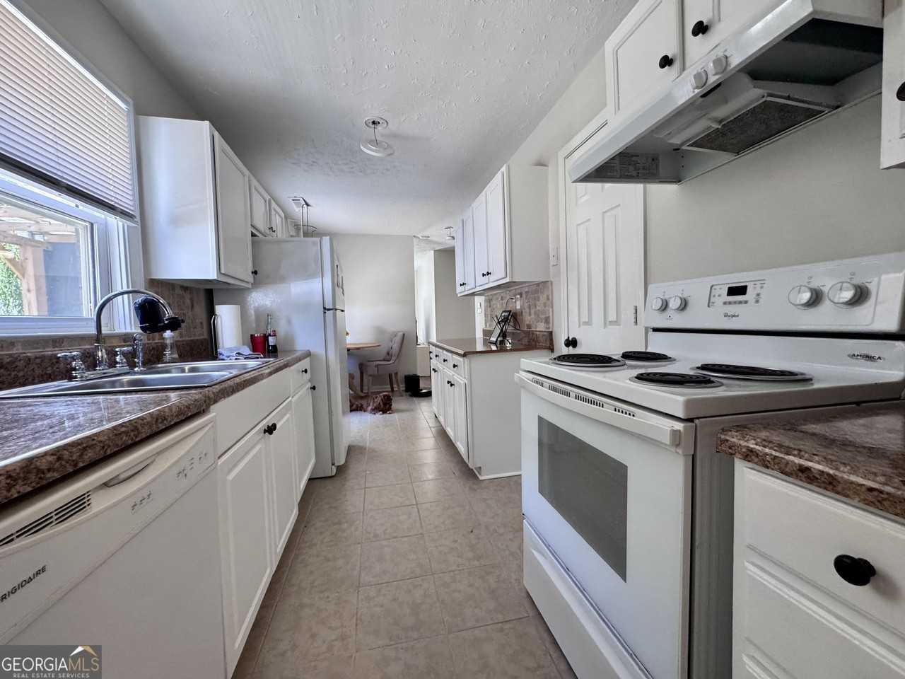 2450 Lynn Iris Dr - Photo 7 of 15