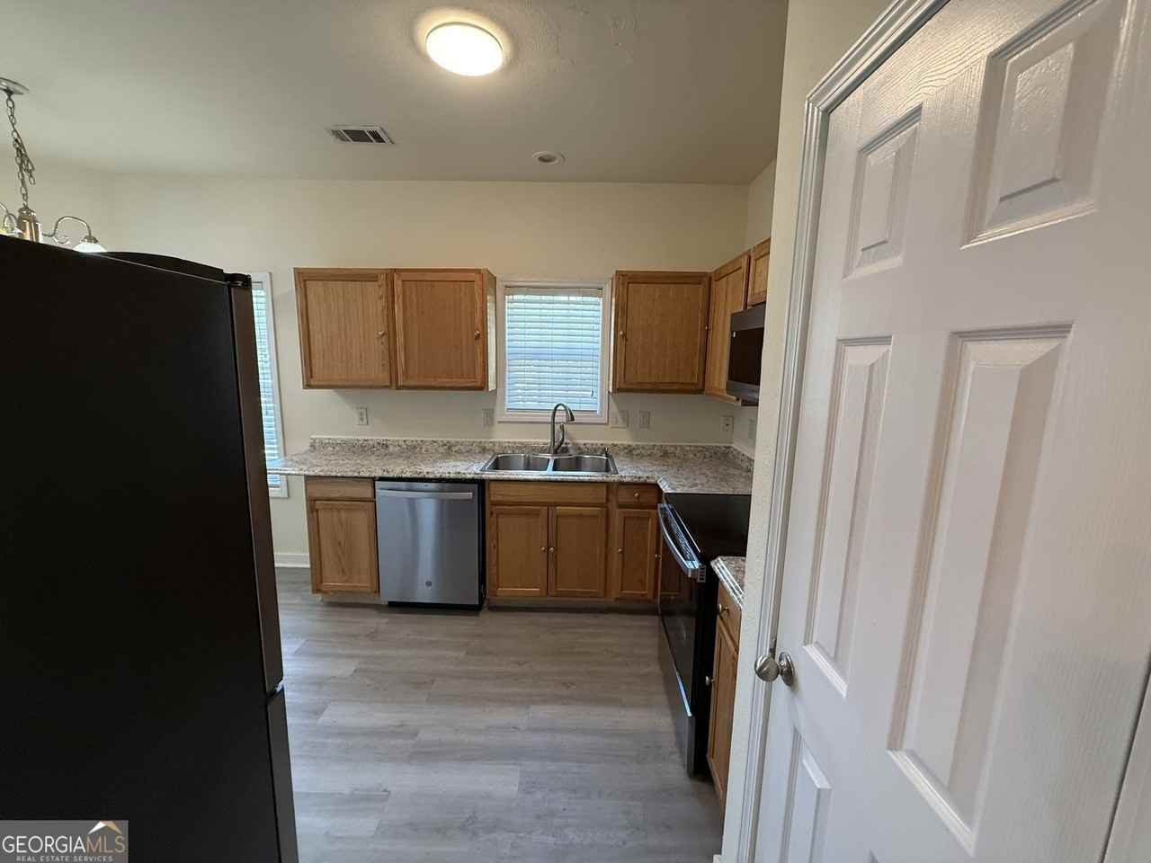 207 Granite Way - Photo 4 of 31