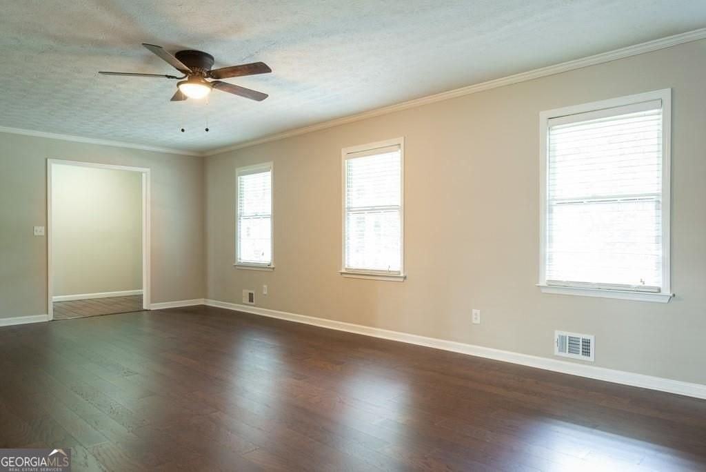 401 Freshman Dr - Photo 4 of 24