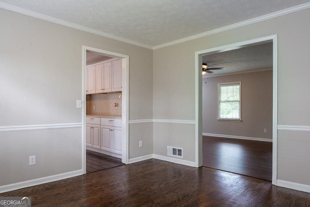 401 Freshman Dr - Photo 5 of 24
