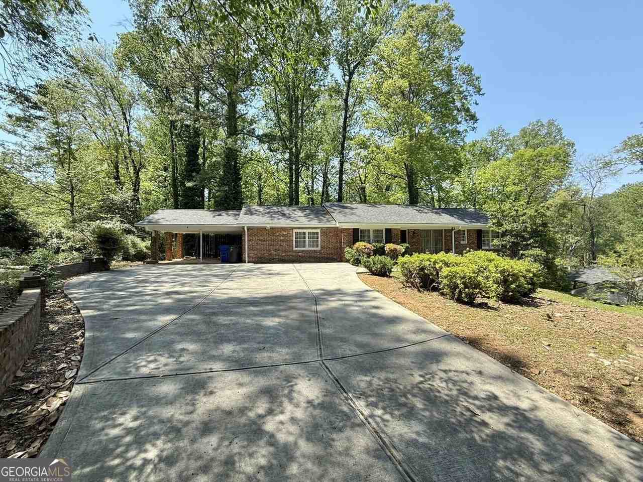 1826 Winchester Trl - Photo 2 of 27