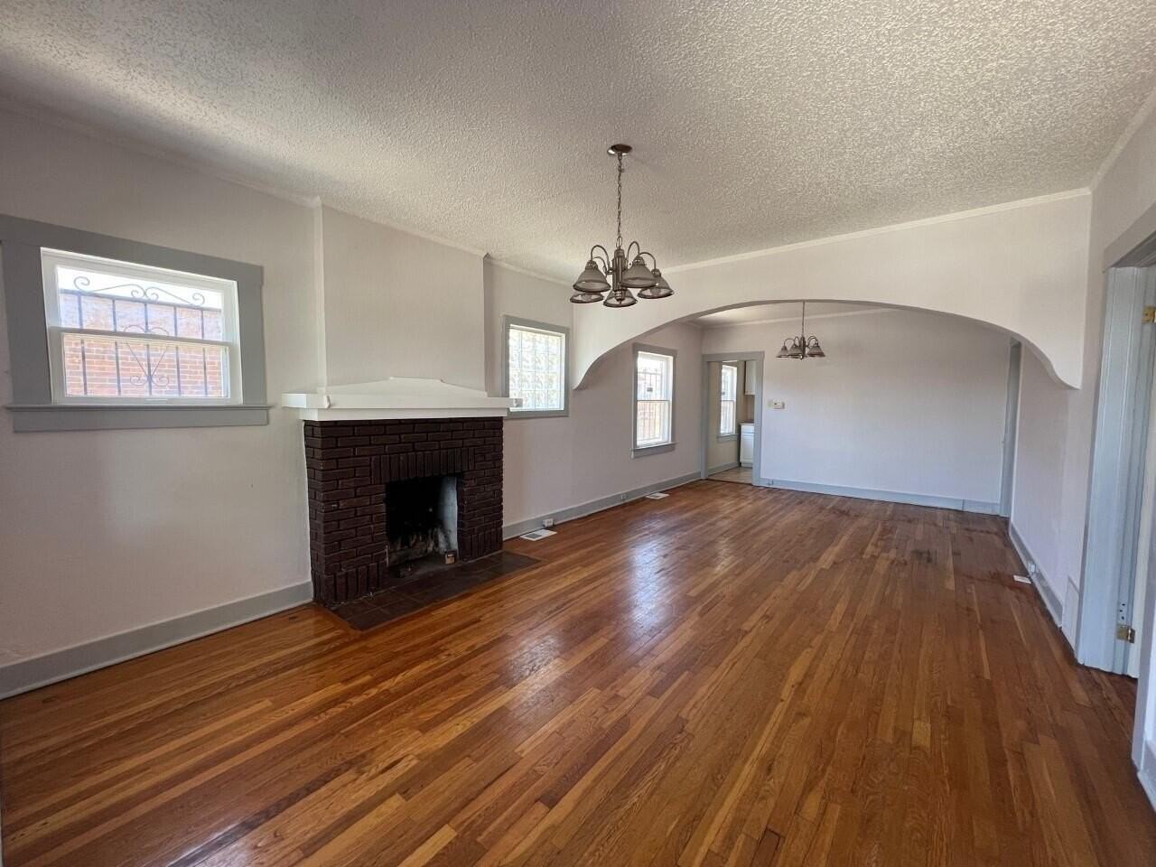 2115 E Yandell Dr - Photo 4 of 18