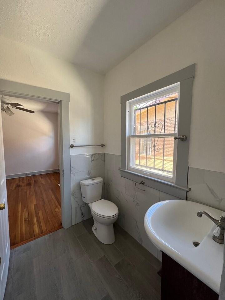 2115 E Yandell Dr - Photo 6 of 18