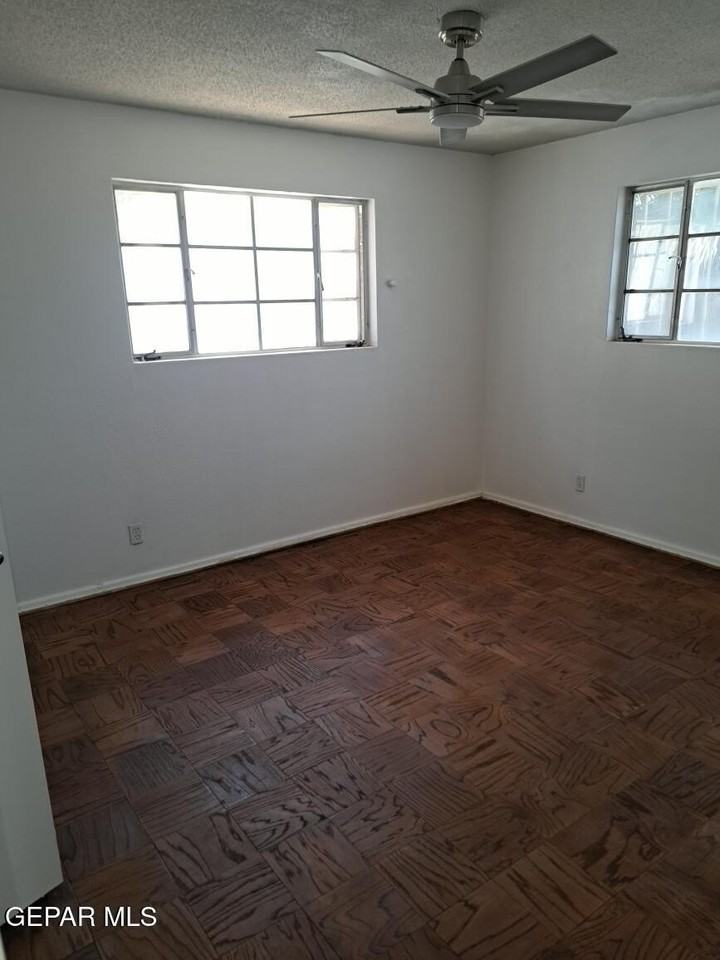 1504 Fairfield Dr - Photo 3 of 23