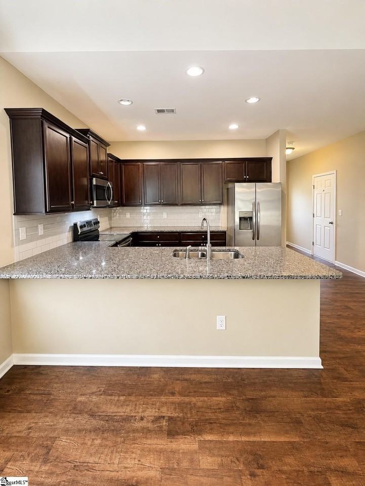238 Addlestone Cir - Photo 6 of 18