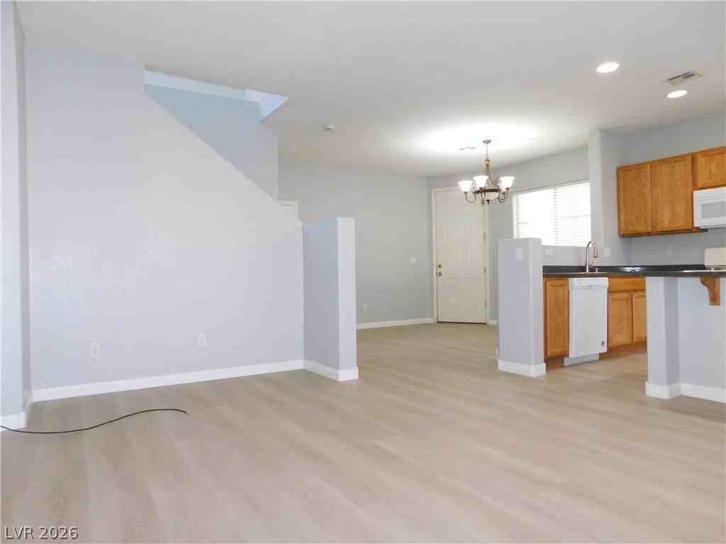 6444 Raven Hall St - Photo 7 of 40