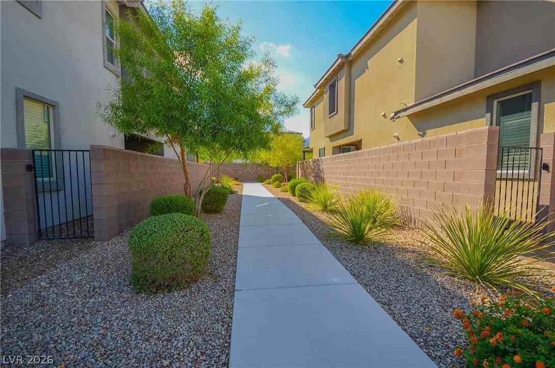 541 Tokopah Falls St - Photo 4 of 31
