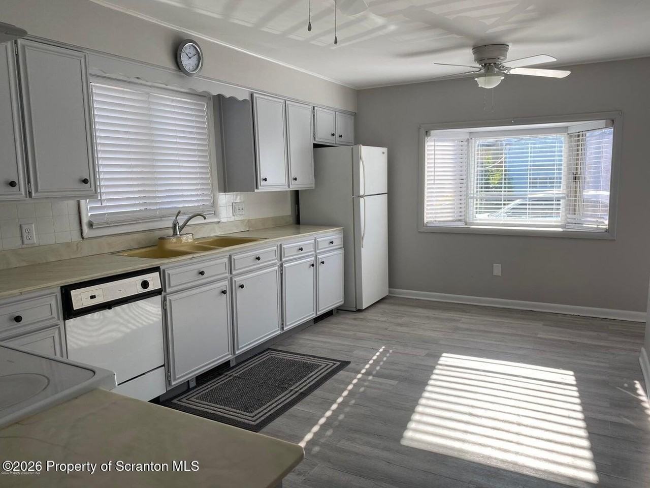 131 S Blakely St - Photo 2 of 21