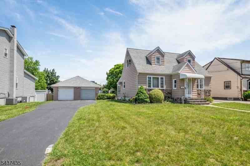203 Charlton Ave - Photo 2 of 20