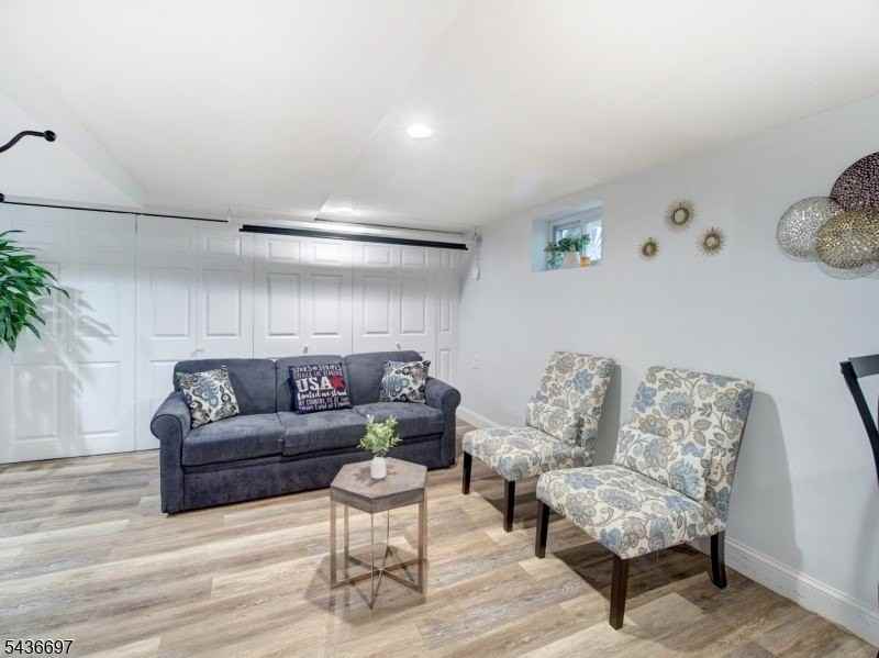 605 Crescent Dr - Photo 6 of 24